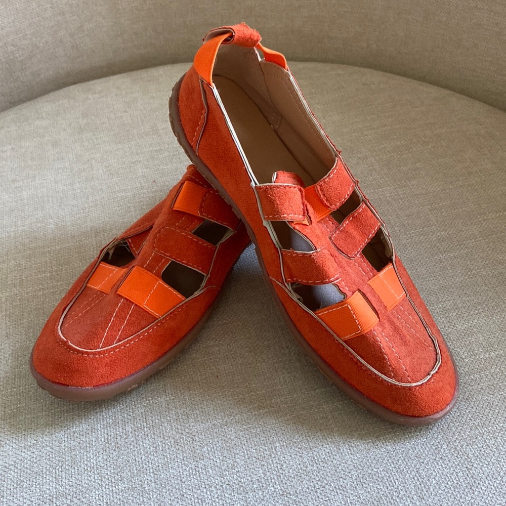 Orange closed toed therapeutic slip ons, size 8.